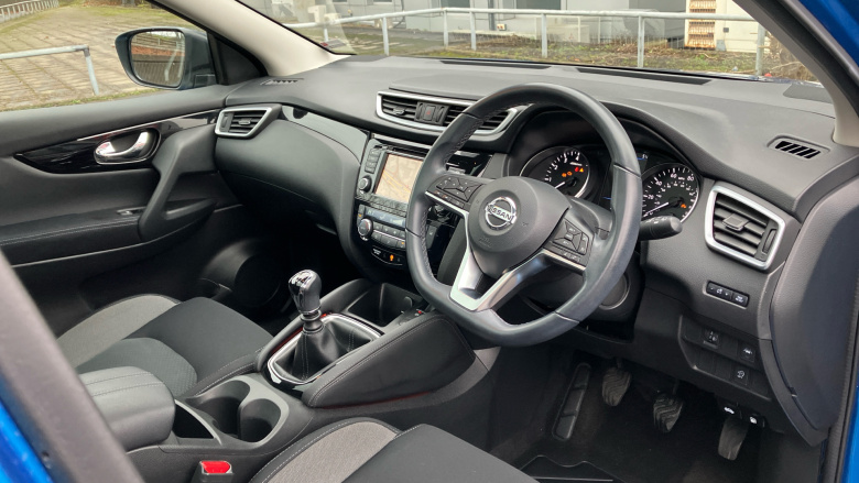 Nissan Qashqai 1.3 DiG-T N-Connecta 5dr [Glass Roof Pack] Petrol Hatchback